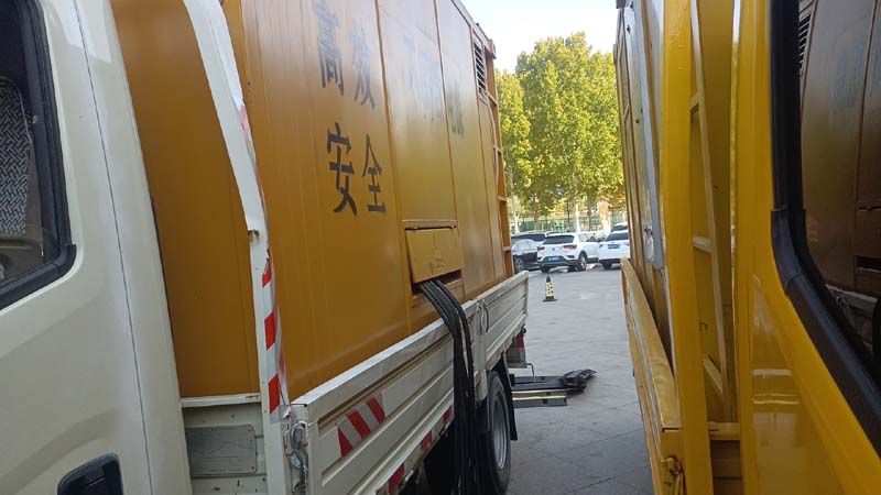 泸定如何判断柴油发电机组和UPS电源的切换时间是否符合要求？